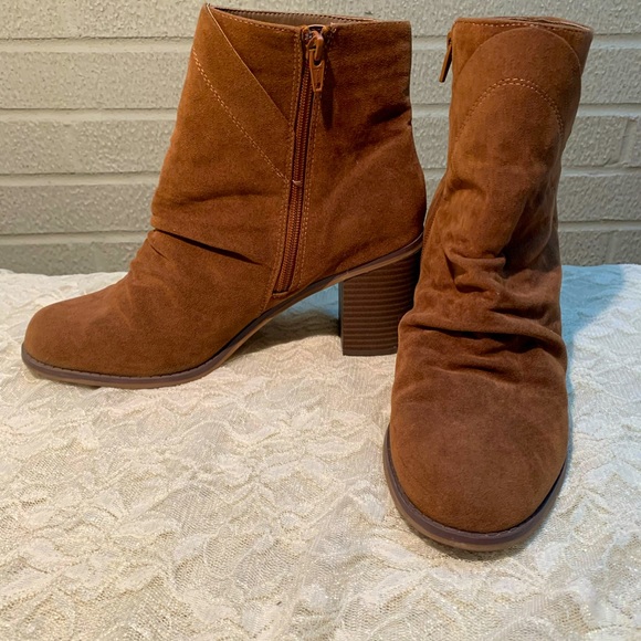Universal Thread Shoes - Universal Threads Faux Suede Boots Women's Size 11